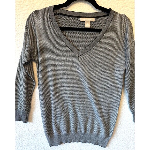 BANANA REPUBLIC Pullover V-Neck Gray Knit Sweater Women's Size‎ XS Silk Blend - Picture 2 of 9